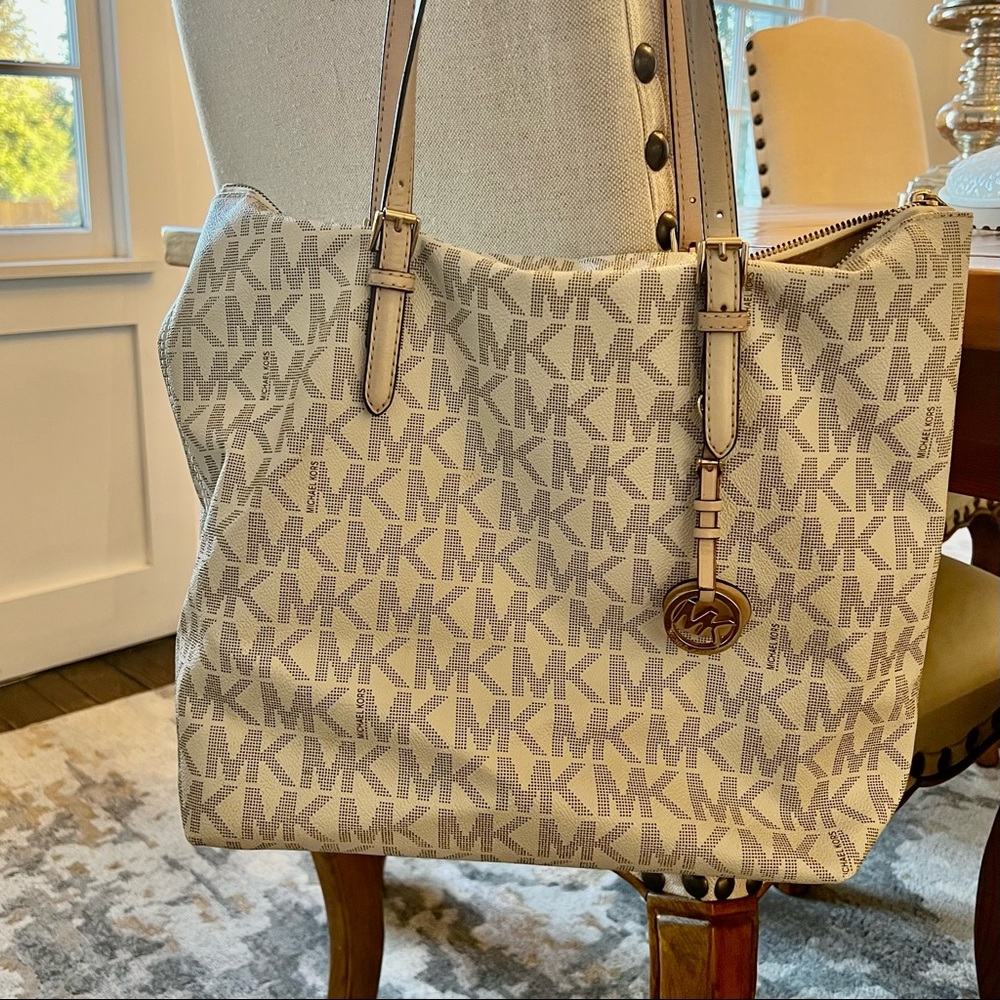 AUTHENTIC Michael KORS logo leather shoulder tote